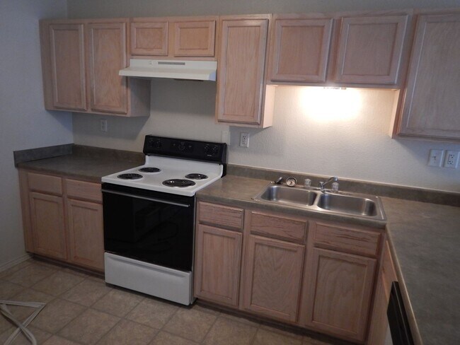 Building Photo - 2901 Cantabrian Dr