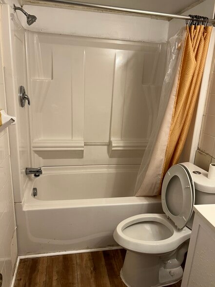 Bathroom - 1010 Sanlin Dr