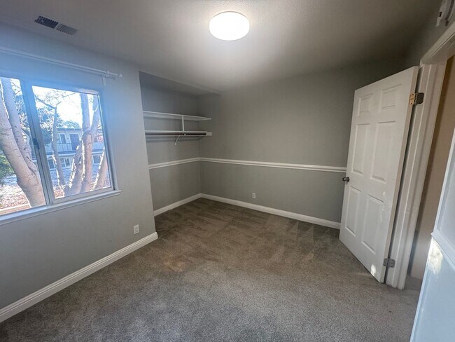 Building Photo - Charming top-level 2-bedroom, 1-bath condo in a highly desirable gated community.