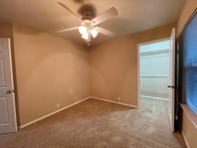 Building Photo - 376 Spruce Dr