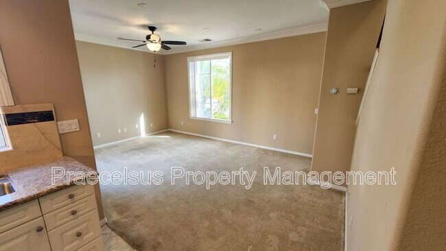Building Photo - 1033 White Alder Ave