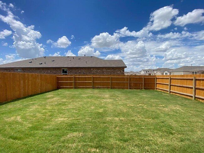 Building Photo - 404 Baum Dr