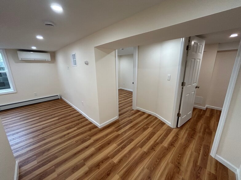 Hallway to bedroom - 90 Havemeyer Ln