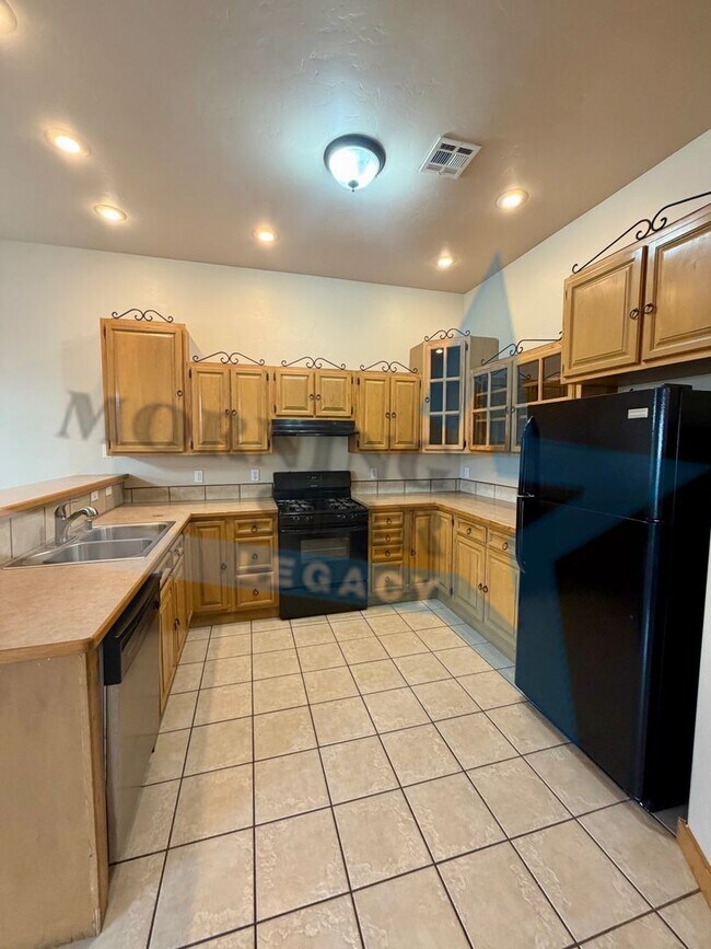 Building Photo - 3008 Escenico Ct