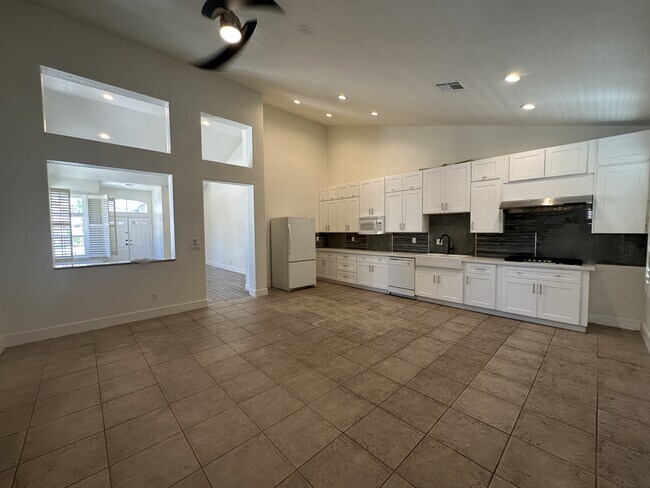 Building Photo - 8317 San Ramon Dr