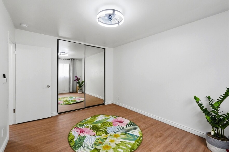 Building Photo - 13050 Dronfield Ave