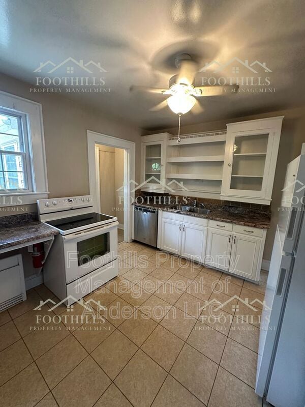 Building Photo - 220 Moultrie Square