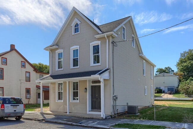 Building Photo - 1232 Lafayette St