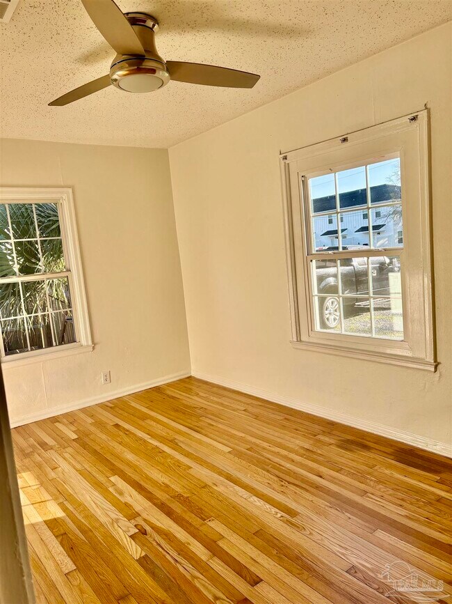 Building Photo - 326 W Sunset Ave