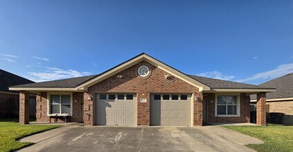 Building Photo - Coming Soon – 3 Bedroom Duplex Near Clear ...