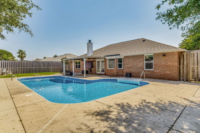 Building Photo - Welcome to your dream home! This stunning 4-bedroom, 3-bathroom residence is perfectly situated n...