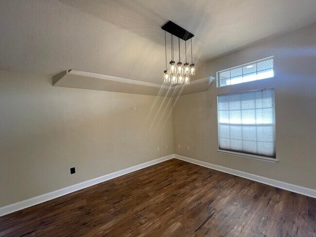 Building Photo - 858 Van Dyke Dr