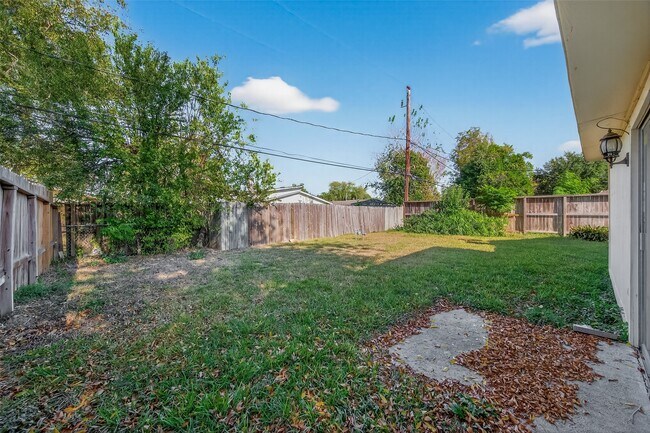 Building Photo - 6426 Mobud Dr