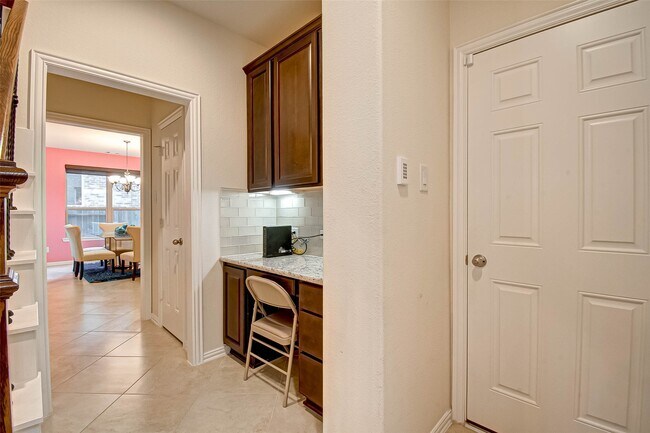 Building Photo - 8219 Peppervine Ct