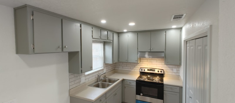 Building Photo - 748 W Canal Dr