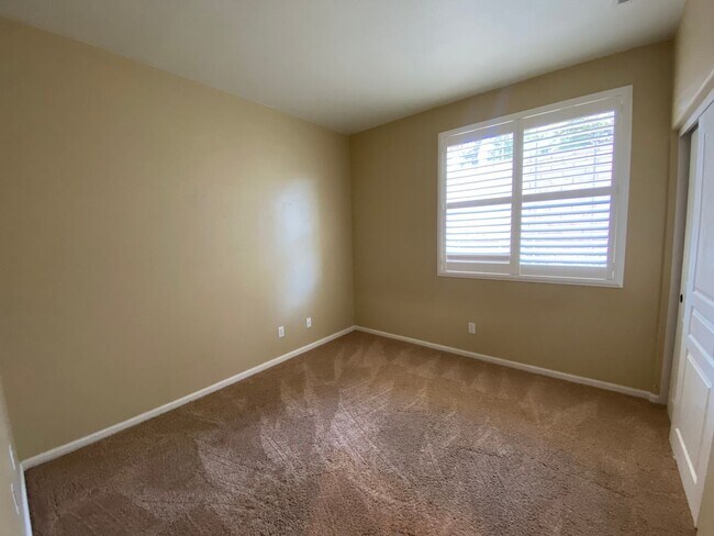 Building Photo - La Ventana Single Story Townhome