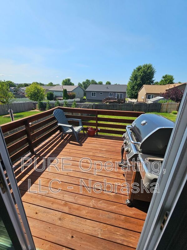 Building Photo - 16860 Larimore Ave