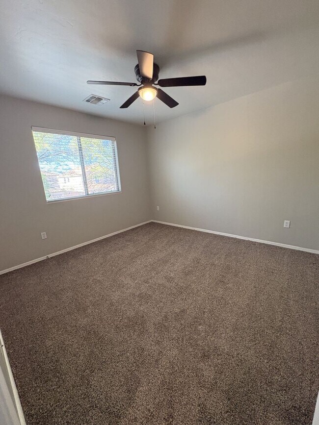 Building Photo - 2,500 sq ft 4 bedroom + Den home in Rancho Sahuarita