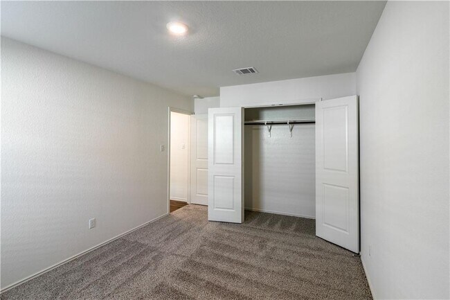 Building Photo - 744 Xanadu Dr
