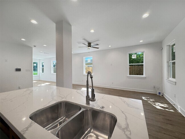 Building Photo - 5427 Bellfort Ct