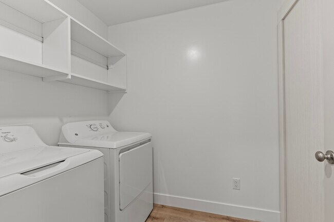 Building Photo - NT 3337