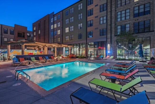 Building Photo - 407 W Rich St