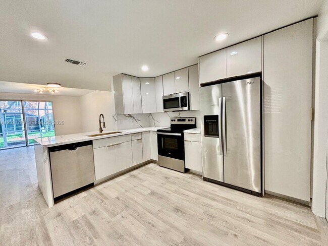 Building Photo - 1498 Barcelona Way