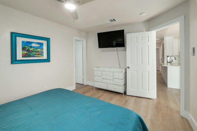 Building Photo - 12313 Limerick Ave