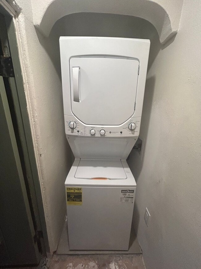 Building Photo - 1231-1231 W Bay Ave