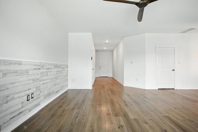 Building Photo - 1113 Cattail Ln