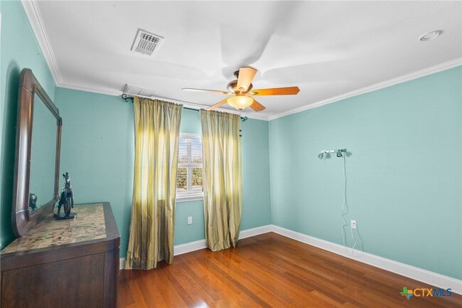 Building Photo - 130 Post Oak Cir