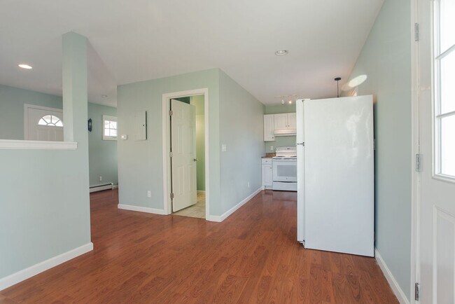 Building Photo - 7 Youngs Ln