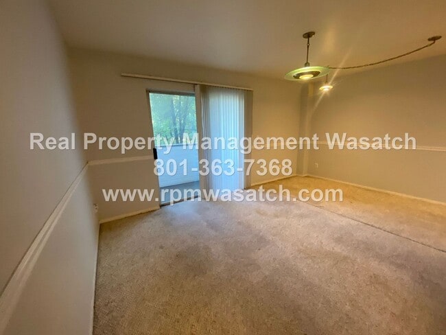 Building Photo - Charming 3 Bedroom 2 Bathroom Downtown Con...