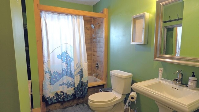 Building Photo - 1045 Dawn Dr