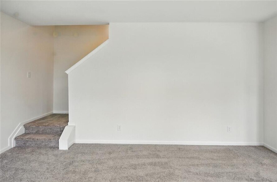 Building Photo - 233 Bloomfield Cir