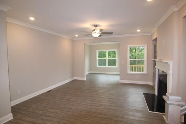 Building Photo - 132 Boxcar Wy SE