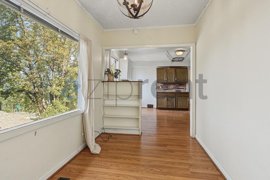 Building Photo - Unit A