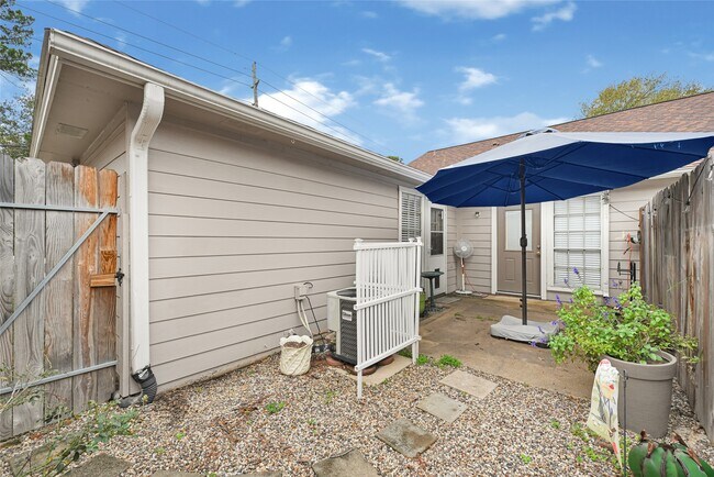 Building Photo - 14020 Schroeder Rd