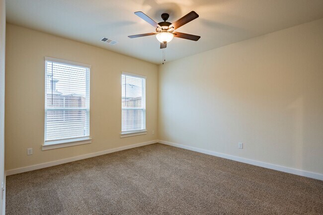 Building Photo - 709 Blackland dr