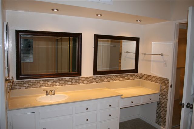 Building Photo - 400 N Acacia Ave