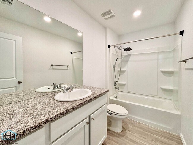 Building Photo - Charming 3-Bedroom 2-Bath Retreat with Mod...