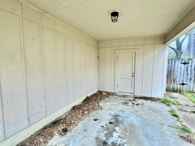 Building Photo - 3588 Hendricks Ave