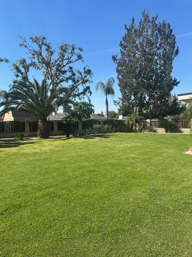 Building Photo - 6713 Kimberly Ave