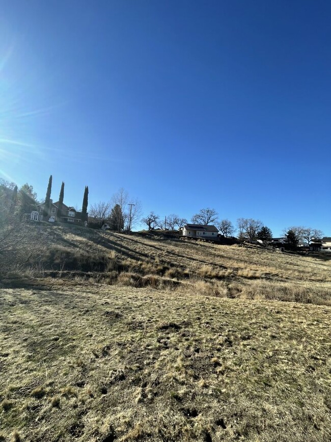 Building Photo - BEAUTY IN STALLION SPRINGS