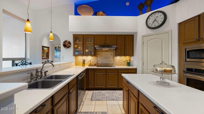 Building Photo - 5910 E Cielo Run S