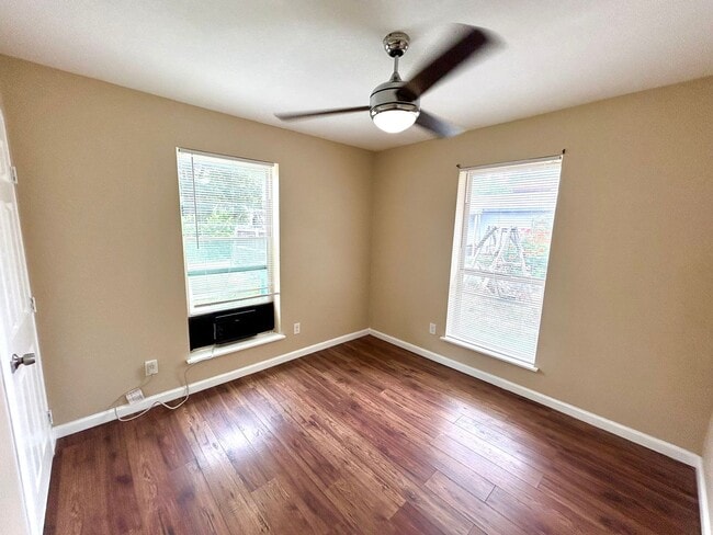 Building Photo - 1222 Fenfield Ave