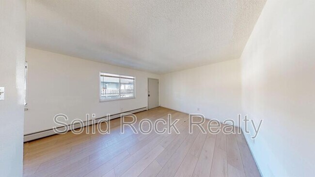 Building Photo - 1411 S Corona Ave