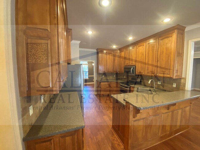 Building Photo - Sherwood Stone Hill 5 Bedroom Home
