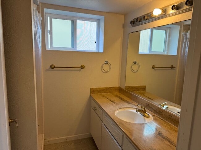 Building Photo - Oak Hills (15425)