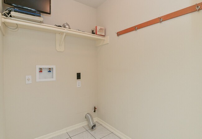 Building Photo - 12227 Meadowglen Dr